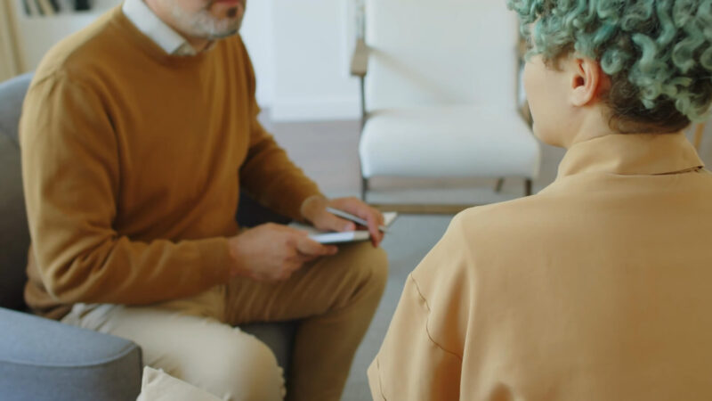 Therapist and patient during a single session of CBT